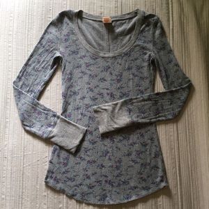 Mossimo sz S Grey Floral Thermal Top